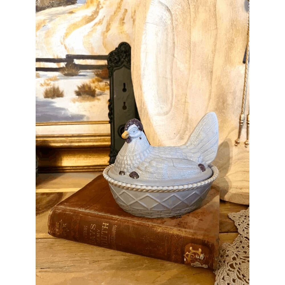 Mosser Glass Marble Hen on Nest – Hand-Painted – LG Wright Mold – Split Tail – W